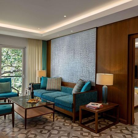 Movenpick Resort & Spa Boracay Yapak Eksteriør billede A suite at the Taj Bengal