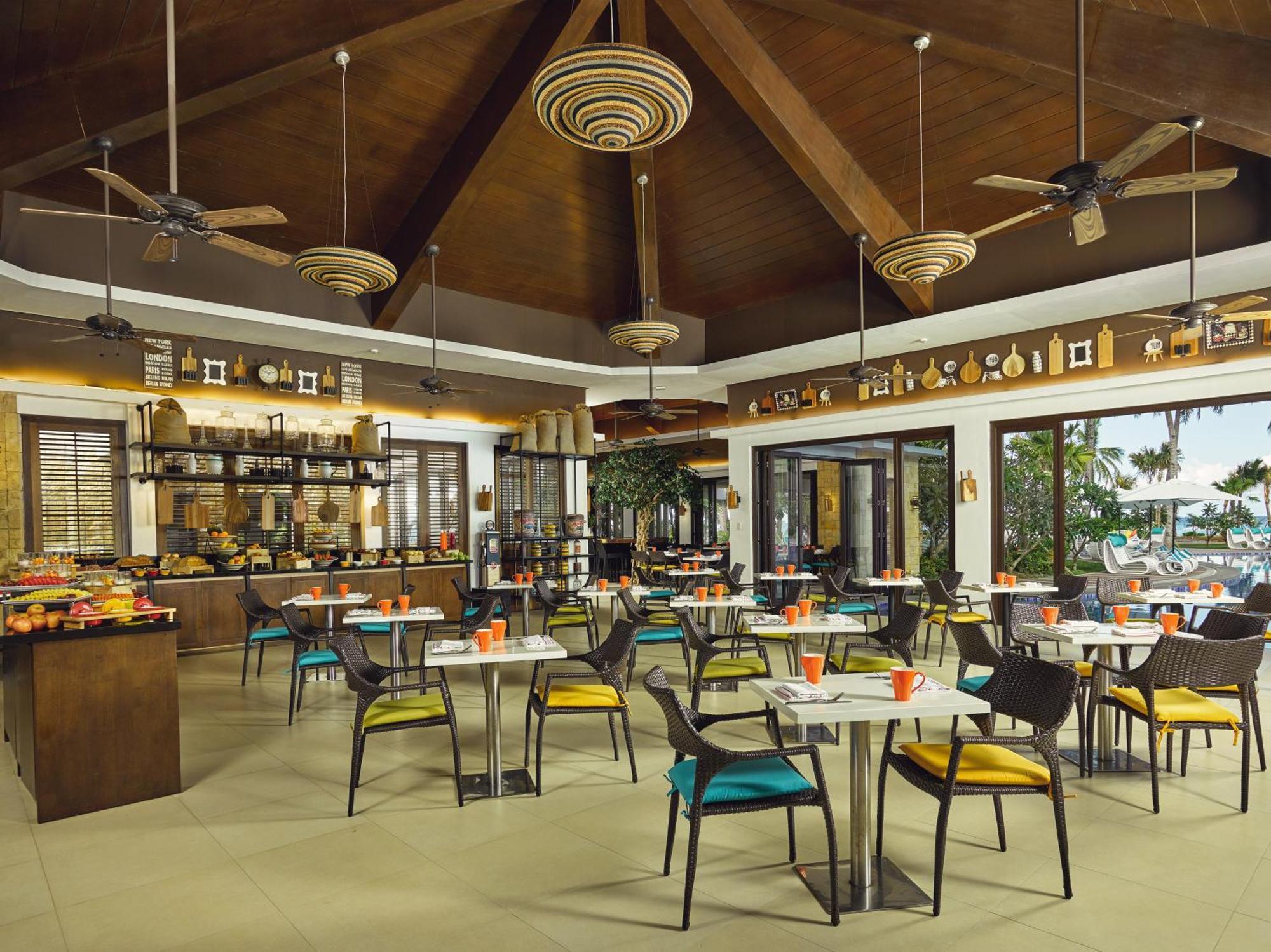 Movenpick Resort & Spa Boracay Yapak Eksteriør billede The Beach Club