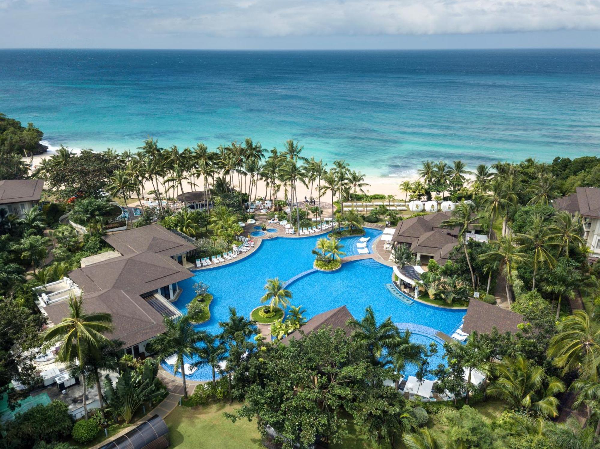 Movenpick Resort & Spa Boracay Yapak Eksteriør billede The pool at the Hard Rock Hotel