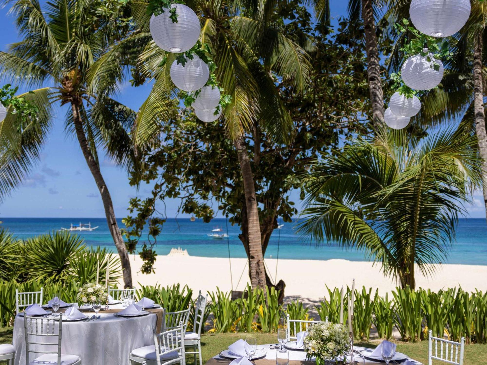 Movenpick Resort & Spa Boracay Yapak Eksteriør billede Beachfront at The Royal Paradise Hotel & Spa