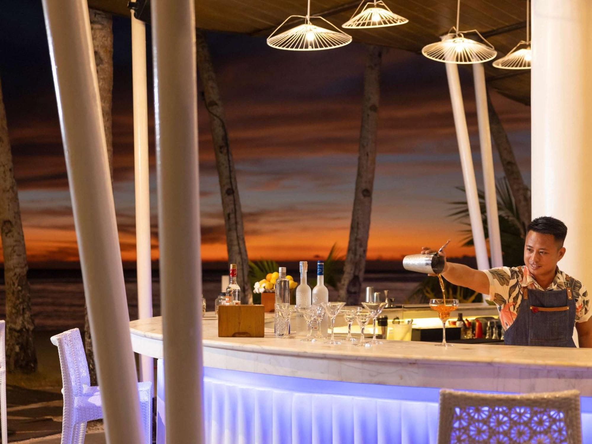 Movenpick Resort & Spa Boracay Yapak Eksteriør billede Sunset Bar