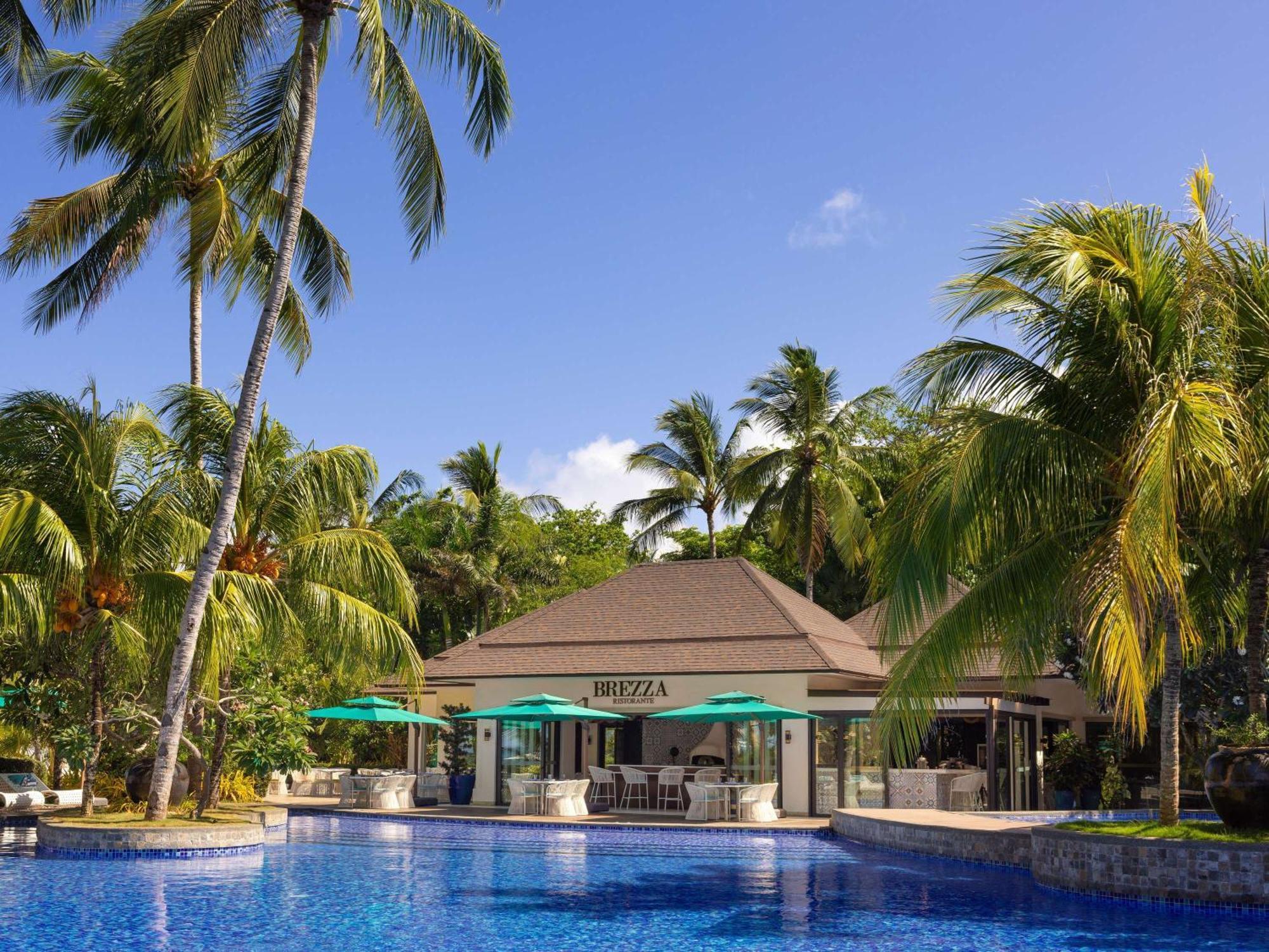 Movenpick Resort & Spa Boracay Yapak Eksteriør billede The swimming pool at the resort