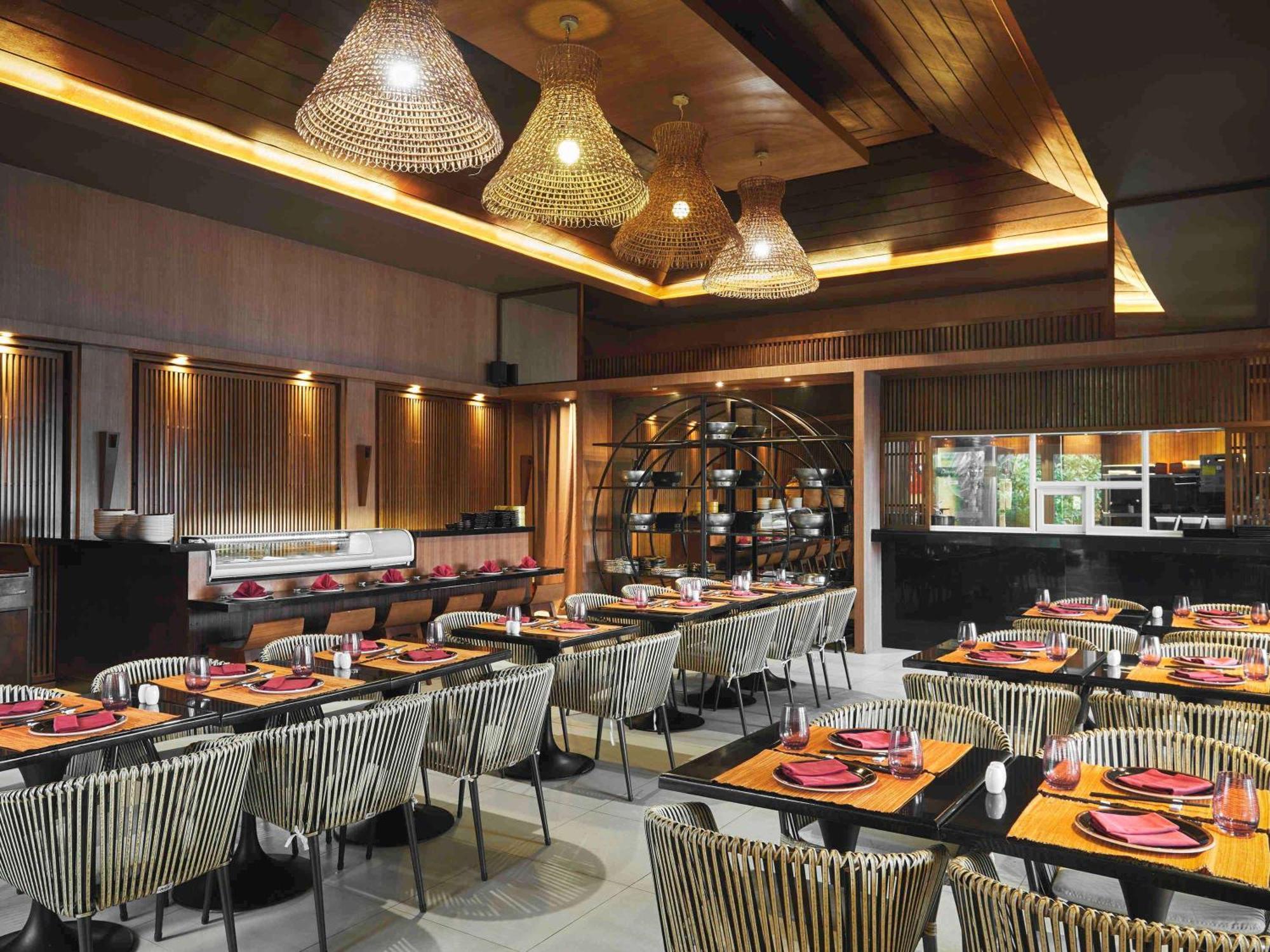 Movenpick Resort & Spa Boracay Yapak Eksteriør billede The interior of the restaurant