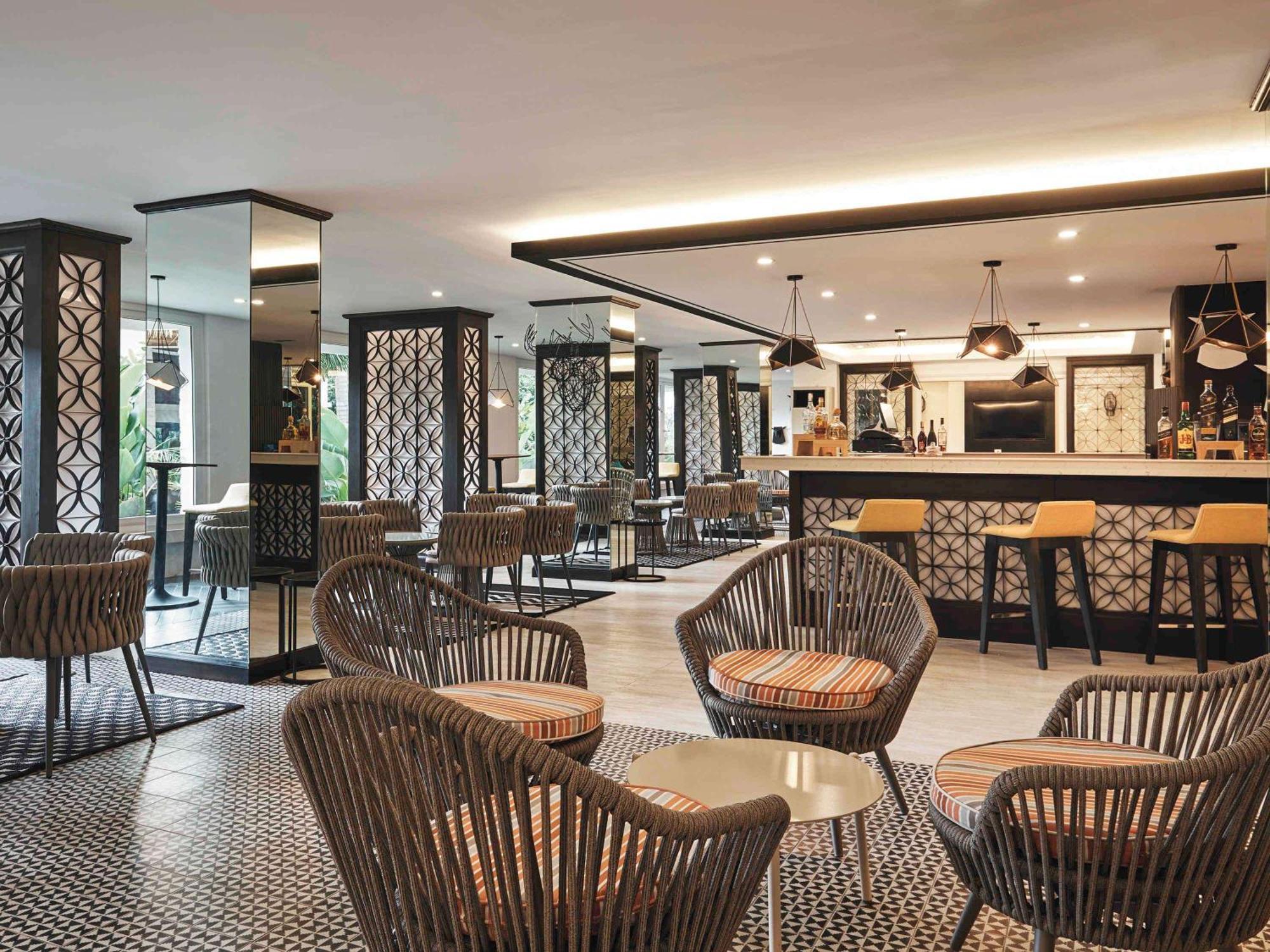 Movenpick Resort & Spa Boracay Yapak Eksteriør billede The lounge at the airport